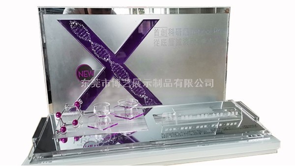 我們在定制亞克力展示架時，應該選擇UV印刷還是絲印呢？